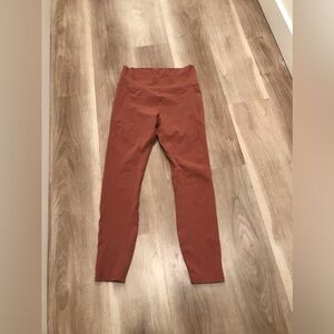 Vuori Studio Pocket Legging *Read*